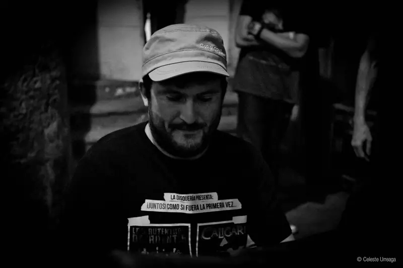 Claudio Gracian Carrozza backstage durante gira con Los Auténticos Decadentes